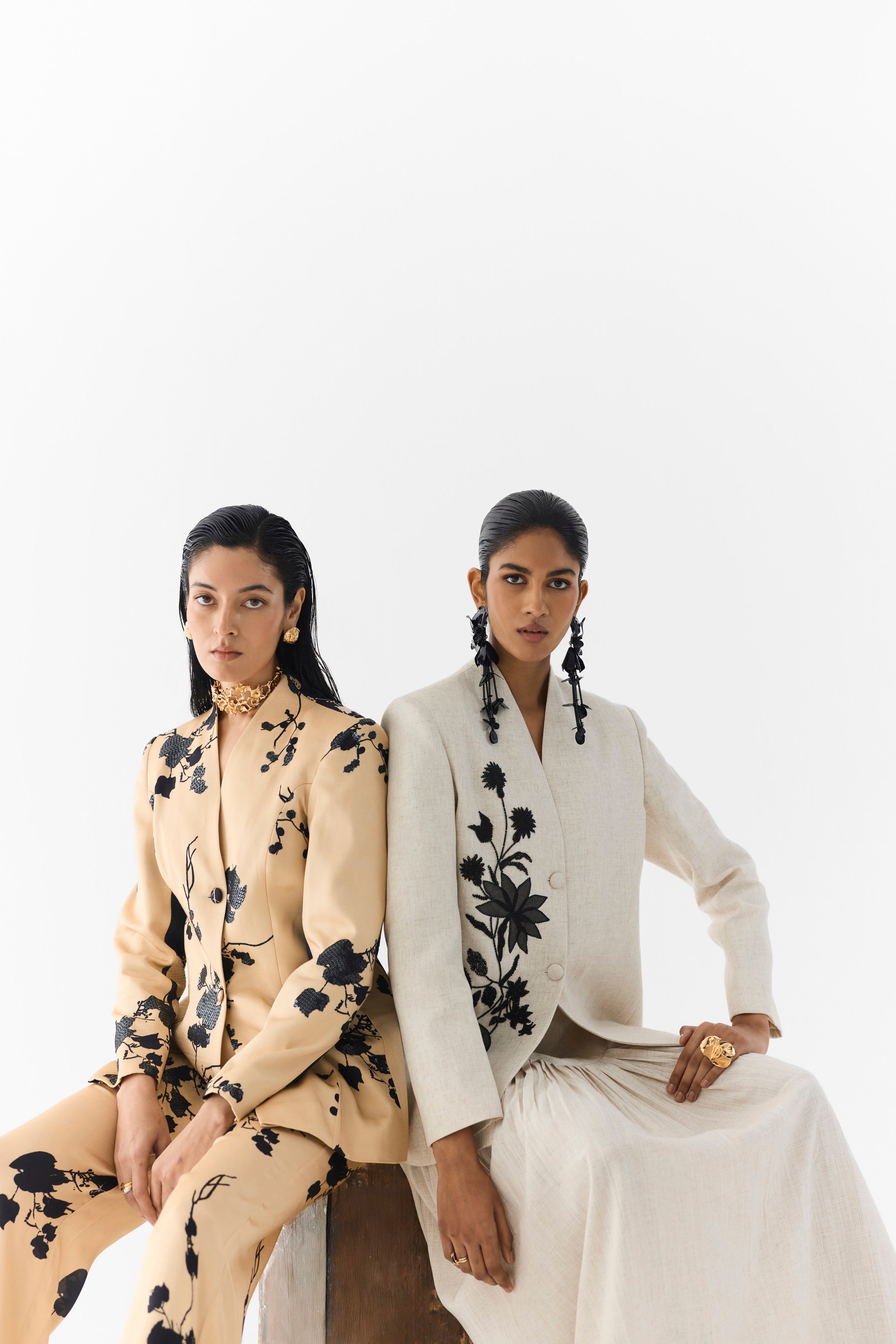 CREAM SAKURA BLAZER & STRAIGHT PANTS