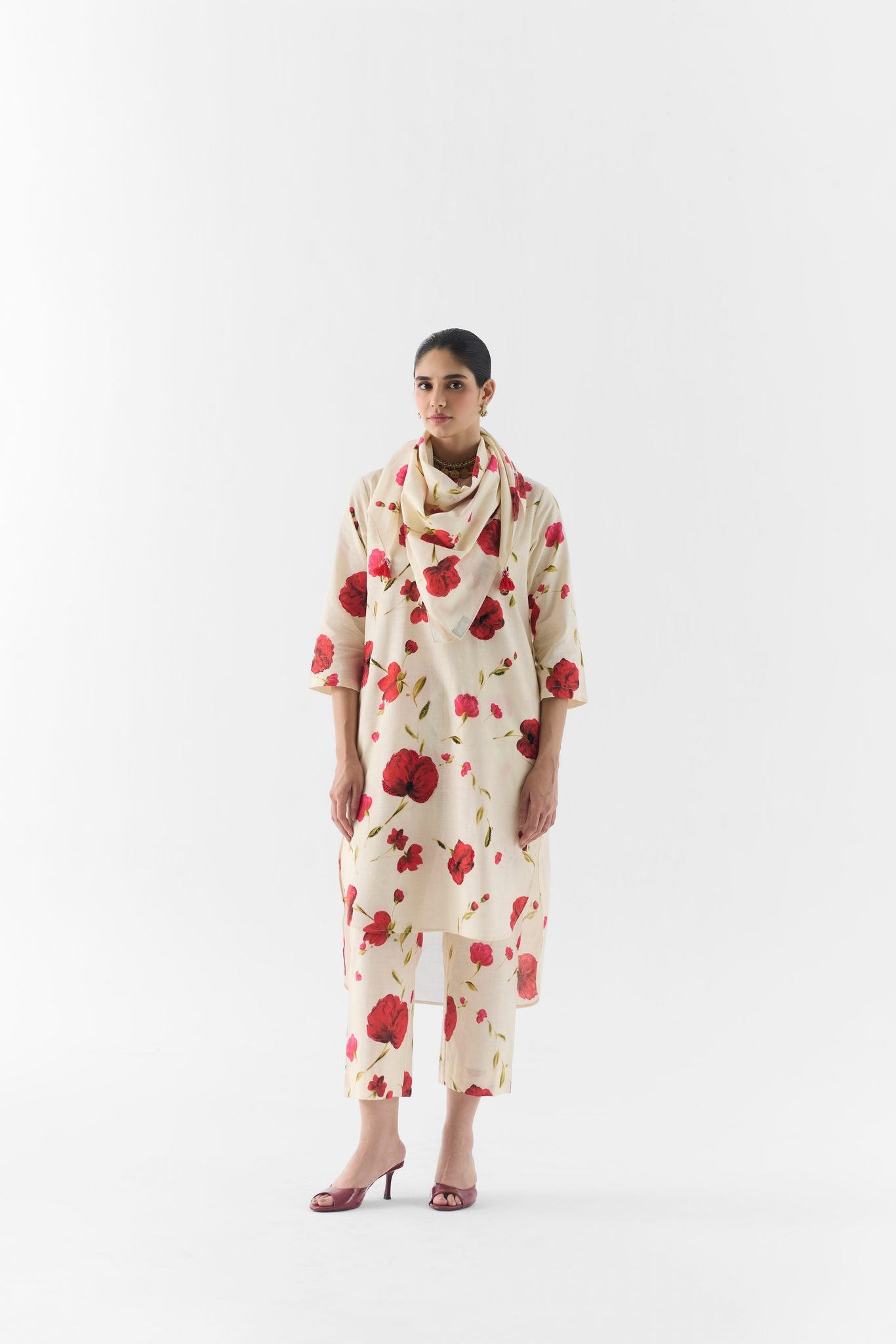 Fabric and rose print detail of the Sisley Rose Kurta neckline and sleeve