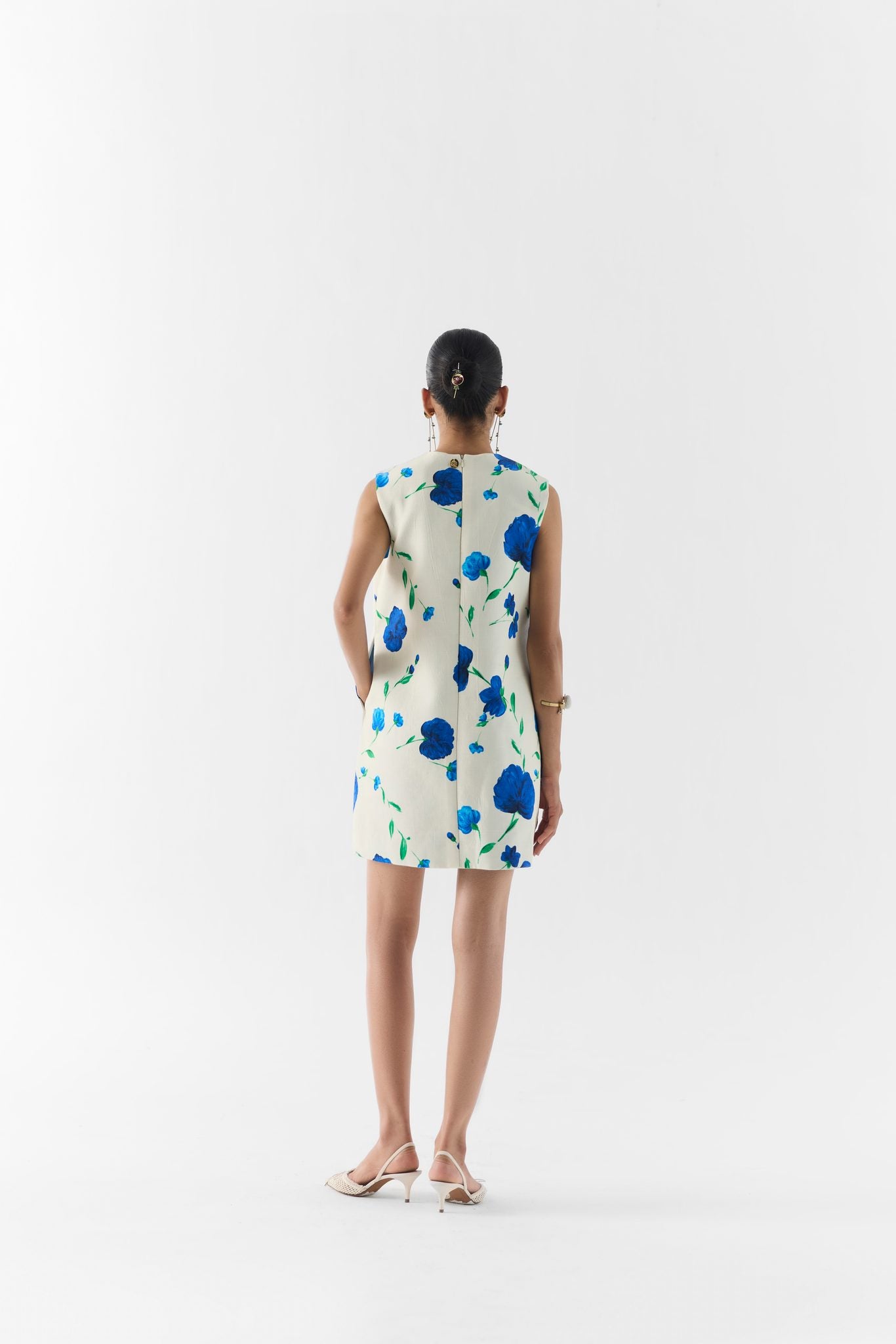 Fabric and moss rose print detail of the short dress by Studiorigu